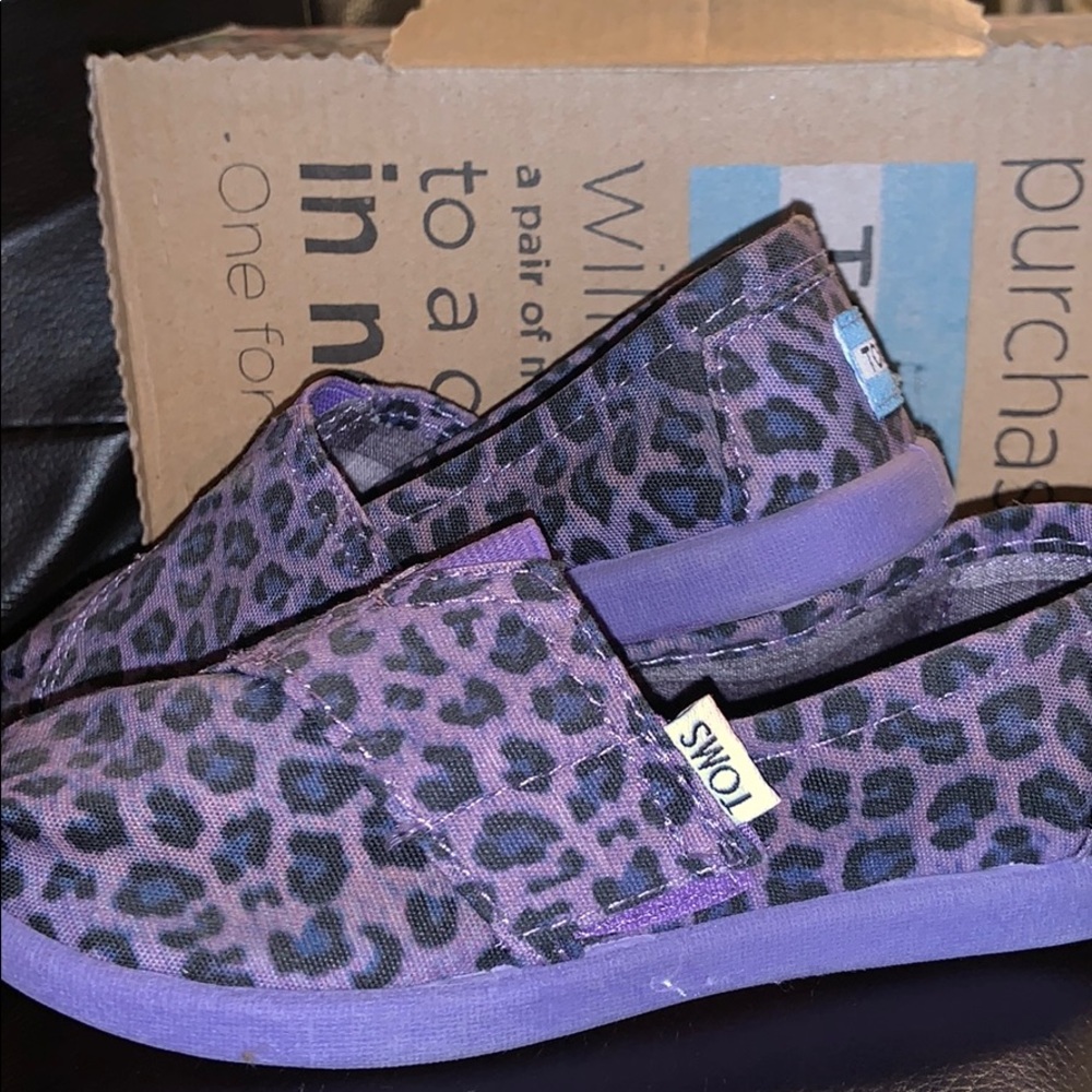 Bnwt toms